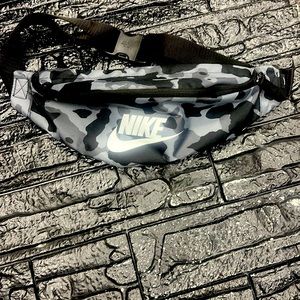Heritage 2.0 Camo Hip Pack In Black/gray/camo